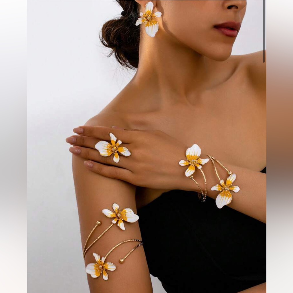Shein Nwot 4pc Floral Jewelry Set With White And Gold Accents